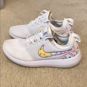 CUSTOM Nike Roshe with flower detail - W 7